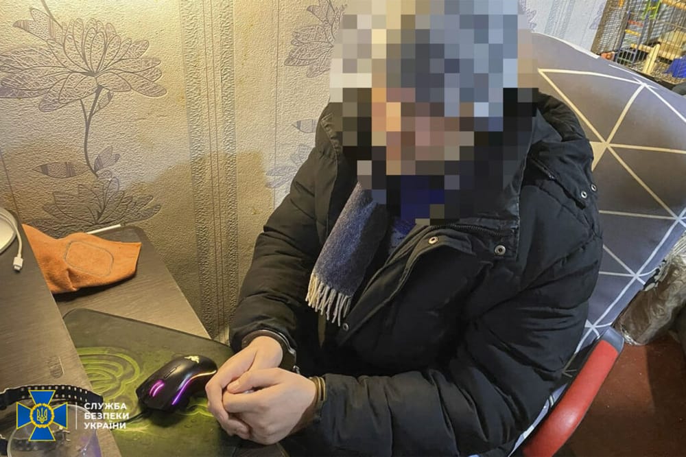 Rus birliklere mobil iletişim sağlayan bilgisayar korsanı, Ukrayna Güvenlik Servisi tarafından yakalandı post image